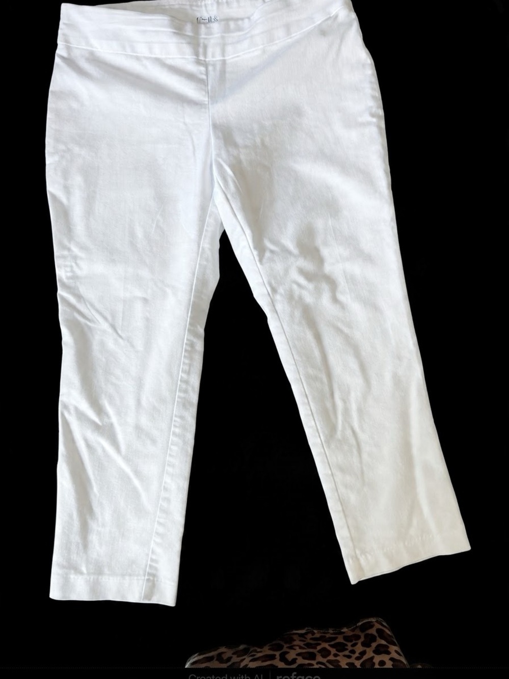 Woman White Capri Leggings - Talbot Petite